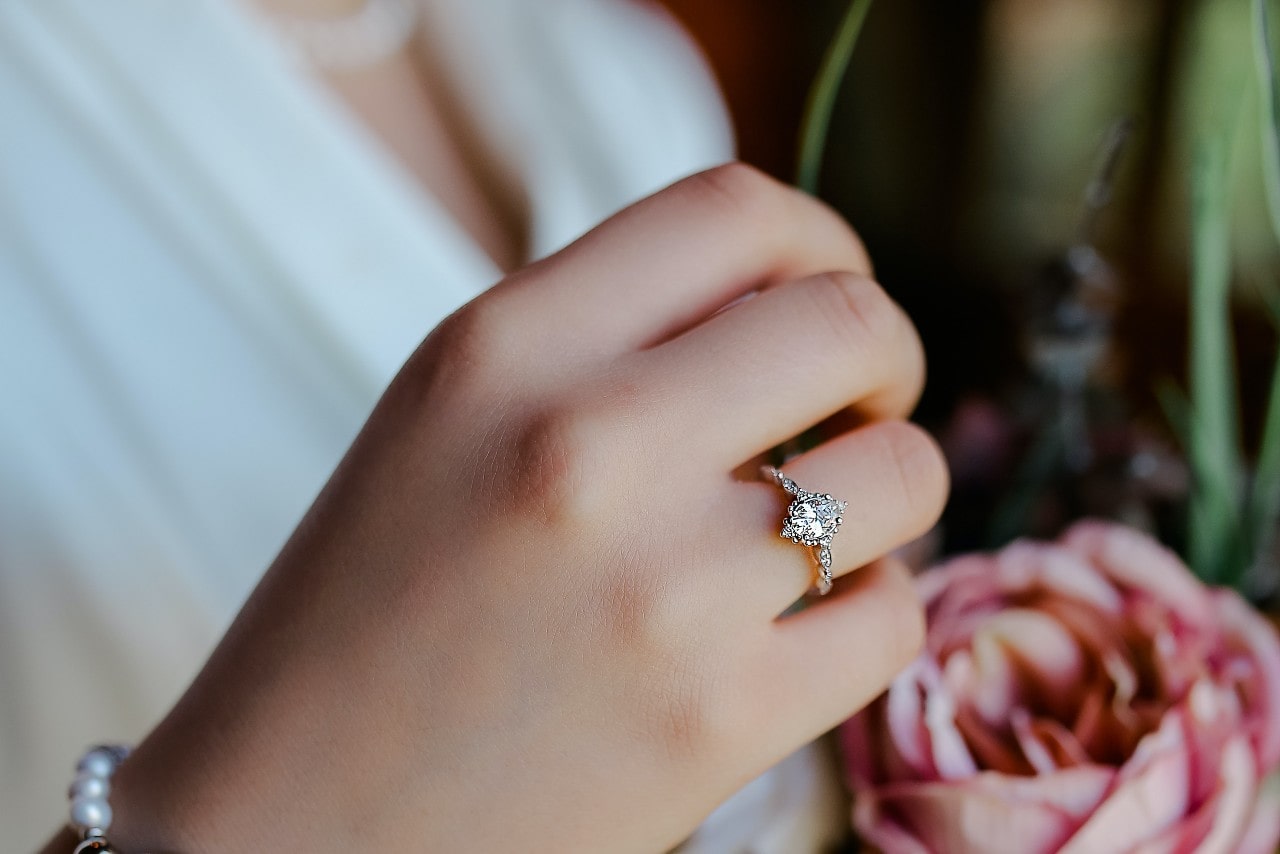 GUIDE TO ENGAGEMENT RING STYLES