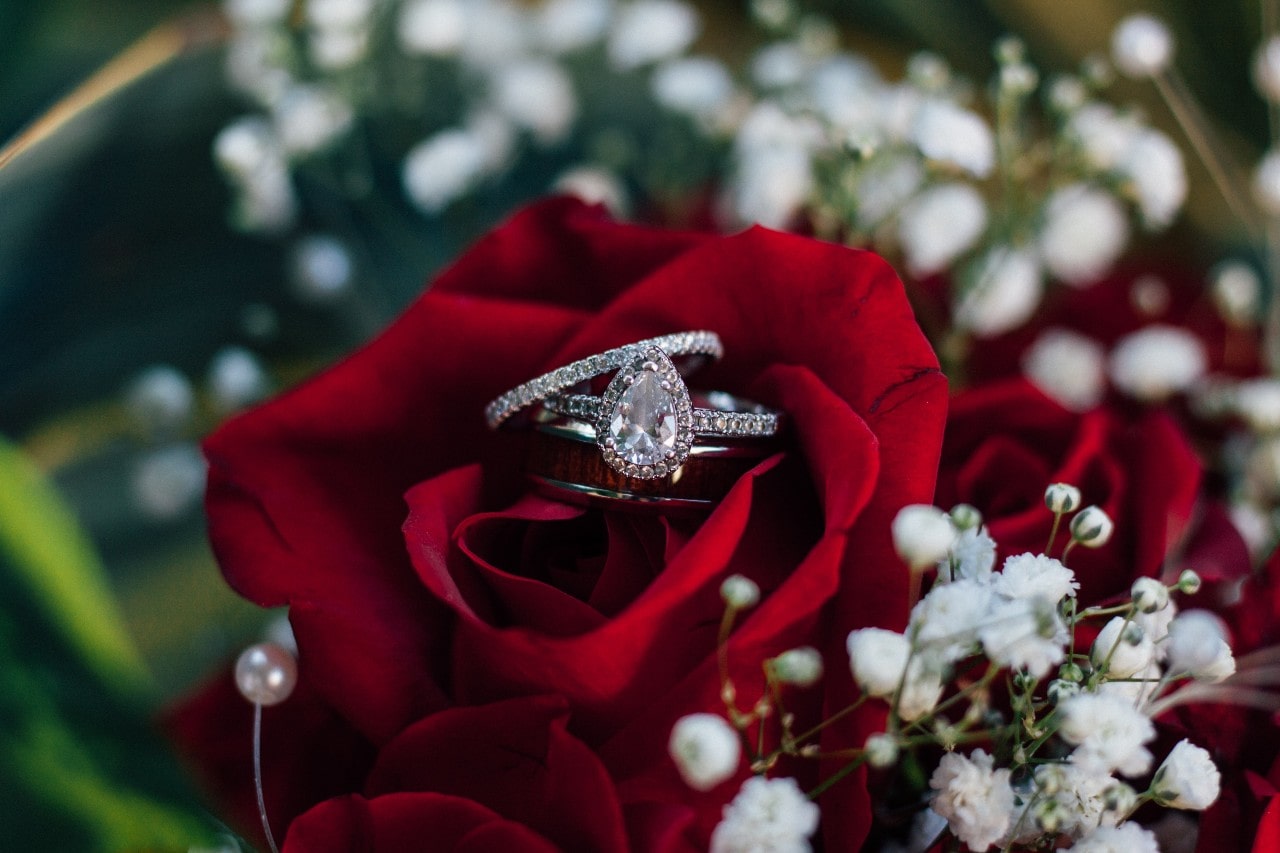 GUIDE TO ENGAGEMENT RING STYLES